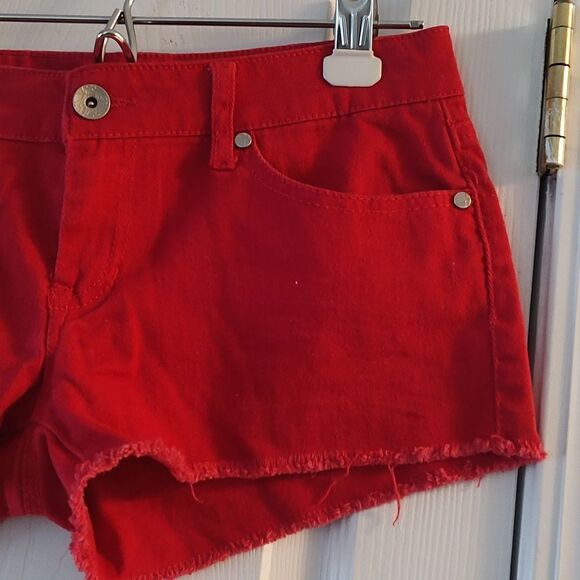 Refuge red denim jean  short shorts rough hem   Sz 6 - Picture 2 of 5